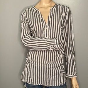 ⭐️OLD NAVY Gray Stripes V Collar Longsleeves Sz XL⭐️